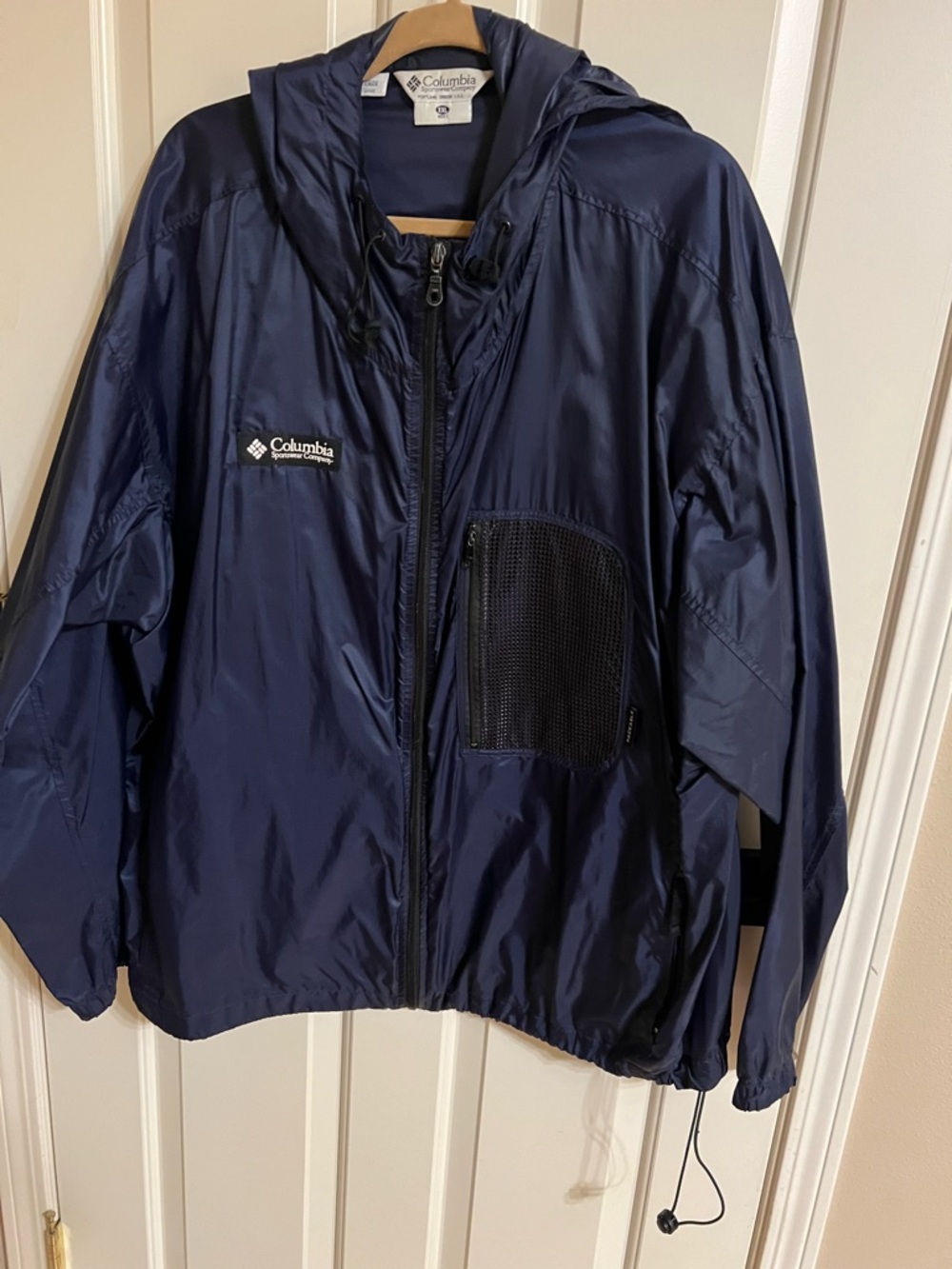 Columbia Navy Hooded Packable Windbreaker Jacket travel packable well made